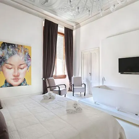 Apartment Luxury With Amazing Terrace In Florence-hosted By Sweetstay *