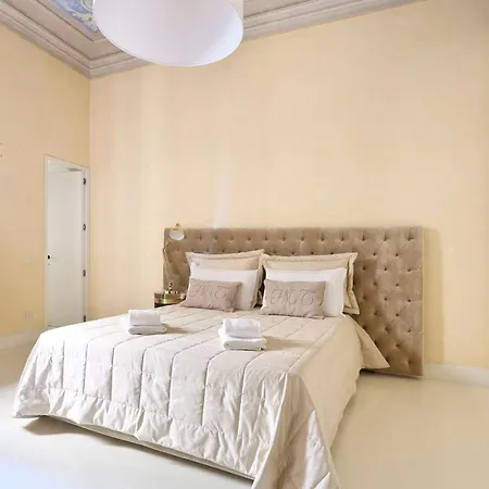 Luxury With Amazing Terrace In Florence-hosted By Sweetstay * Florence