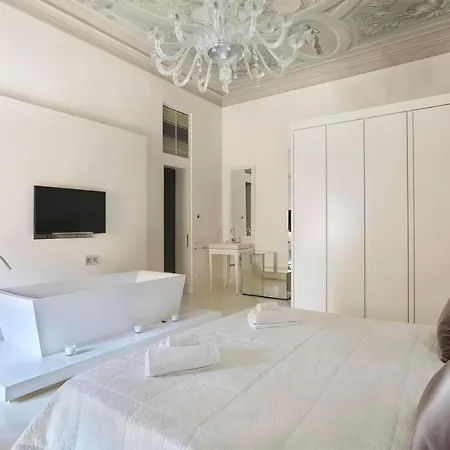 Luxury With Amazing Terrace In Florence-hosted By Sweetstay * Florence