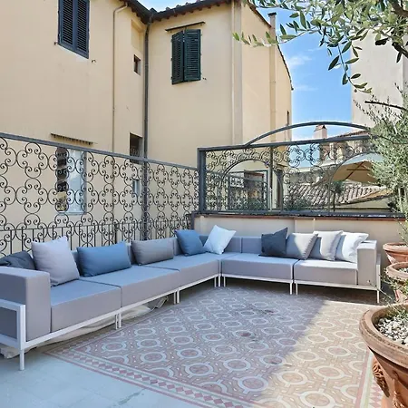 Luxury With Amazing Terrace In Florence-hosted By Sweetstay *