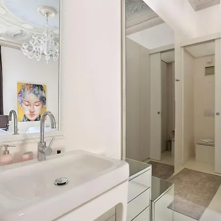 Luxury With Amazing Terrace In Florence-hosted By Sweetstay * Florence