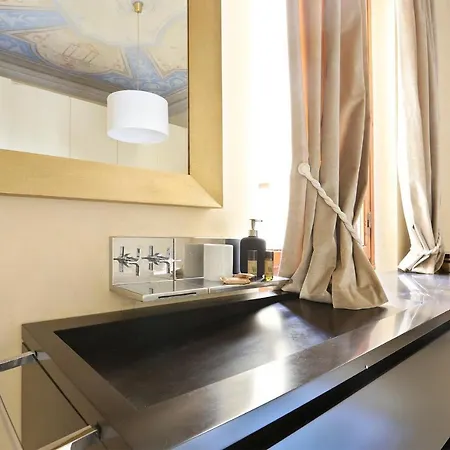 Luxury With Amazing Terrace In Florence-hosted By Sweetstay Apartment